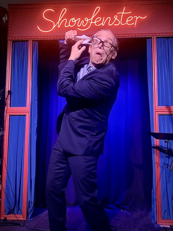 Mime Slapstick im Berliner Showfenster